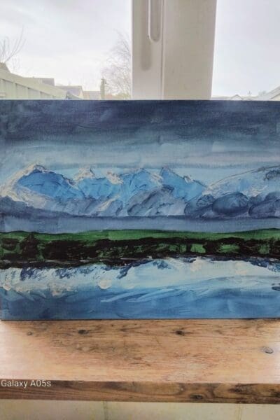 Waves, mountains and hedges.